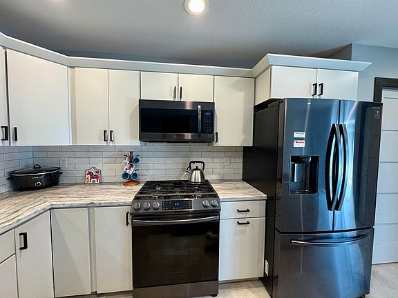 5th image of 3213 W 3rd St