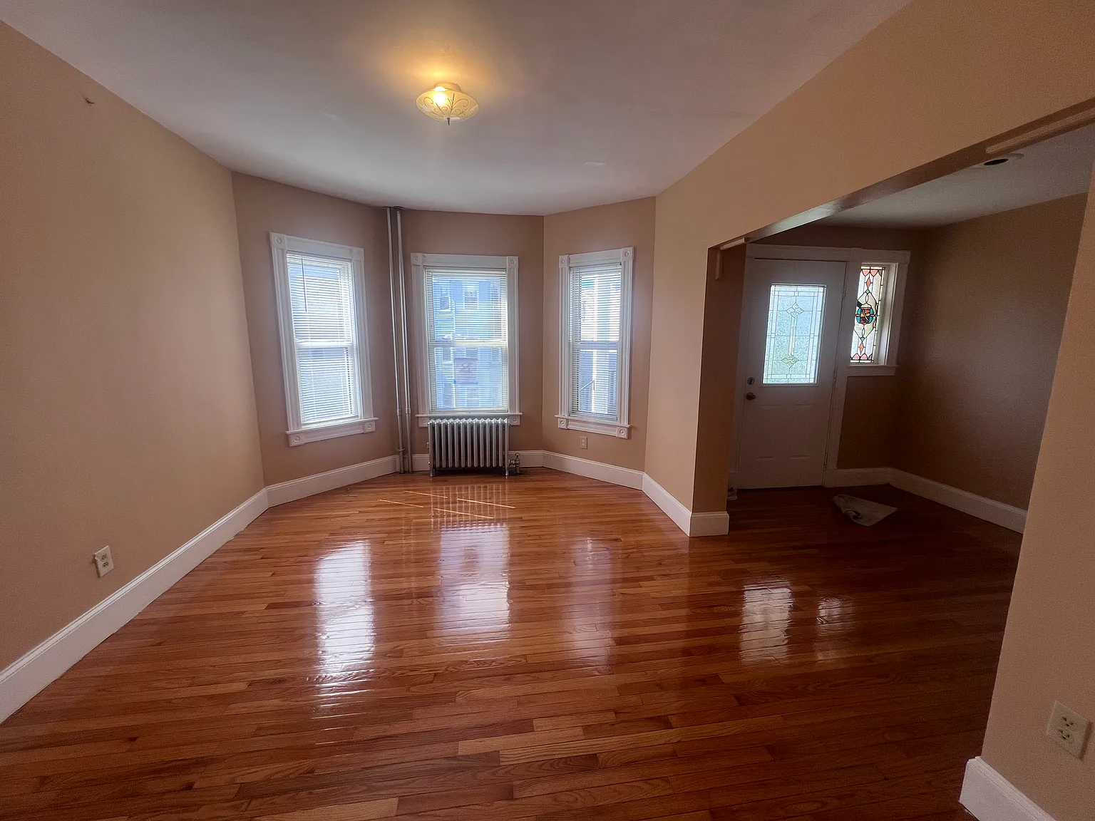 4 bed, 1200 sqft, $3,375 — Photo 1