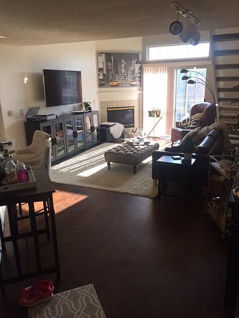 Living rm with fireplace