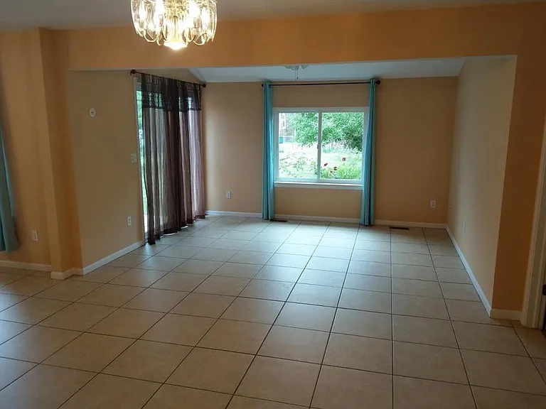 7251 Oakman Blvd — Photo 4