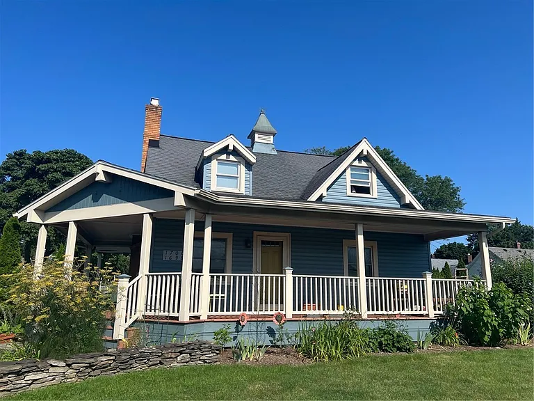 1698 Mount Hope Ave — Photo 1