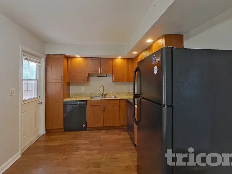 1604 Clark St — Photo 6