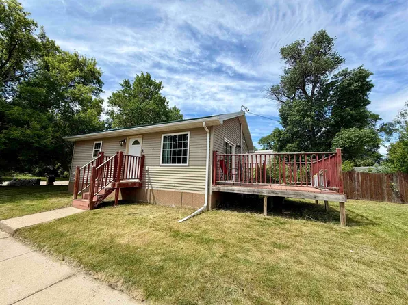 220 18th St SE, Minot, ND 58701