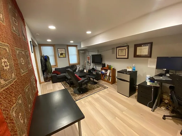 1326 W Barry Ave #G — Photo 11