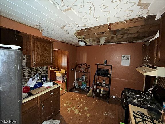 4th image of 7313 Traymore Ave
