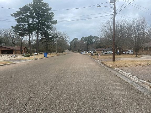 4th image of 707 Cunningham Dr