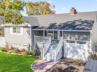 7 Bingham Pl, Amityville, NY 11701