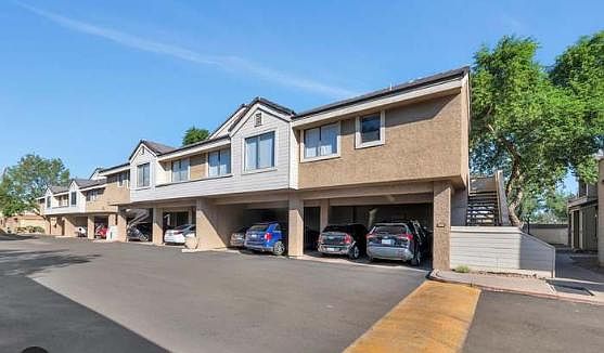 3rd image of 2035 S Elm St Unit 212