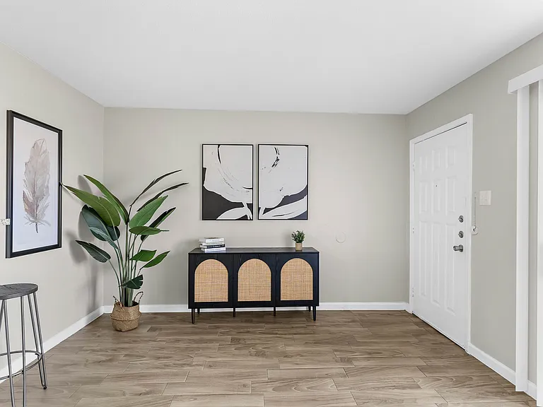 Sonoma Apartments — Photo 6