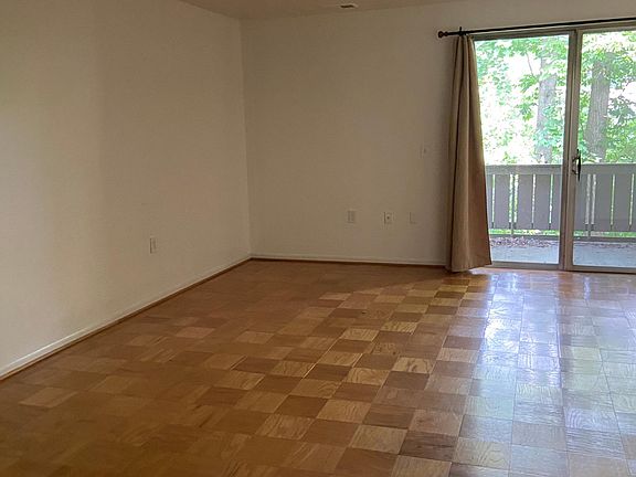 Large L shaped living/dining area , opening to deck at tree canopy level.