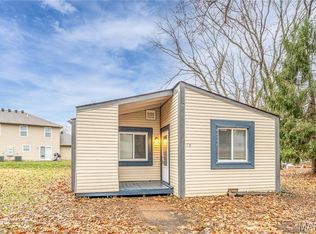 10 Wintergreen Dr, Glen Carbon, IL 62034