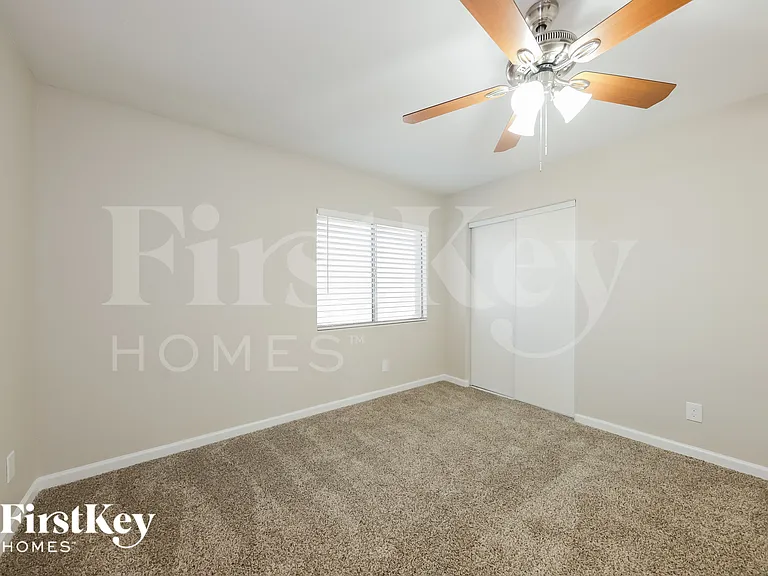 1419 W Ross Ave — Photo 12