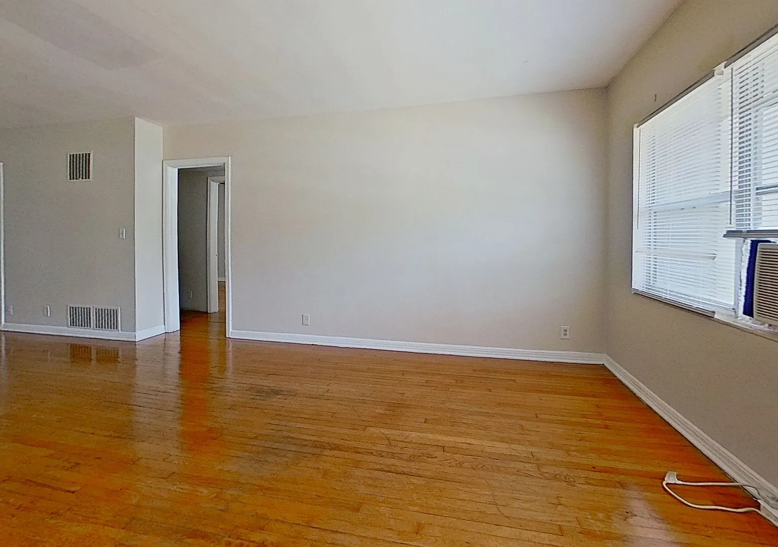 Chaming 2-Bed apartment on Atlantic Blvd! — Photo 3