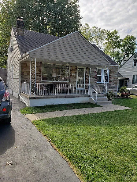 44 Oaklawn Ave photo 1