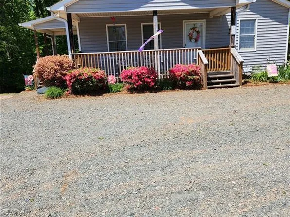 2095 Piney Mountain Rd, Walnut Cove, NC 27052