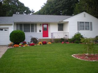 8 Arbor Ln, Centereach, NY 11720