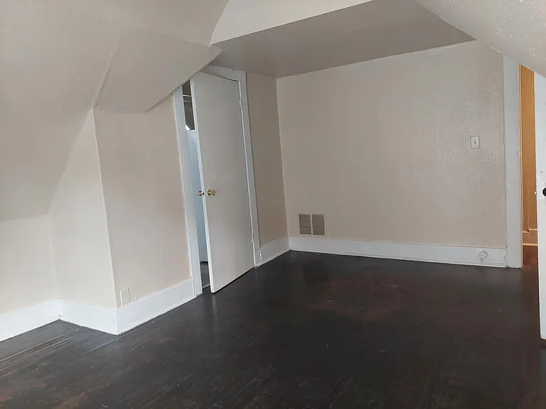 1343 Vine St #4 — Photo 13