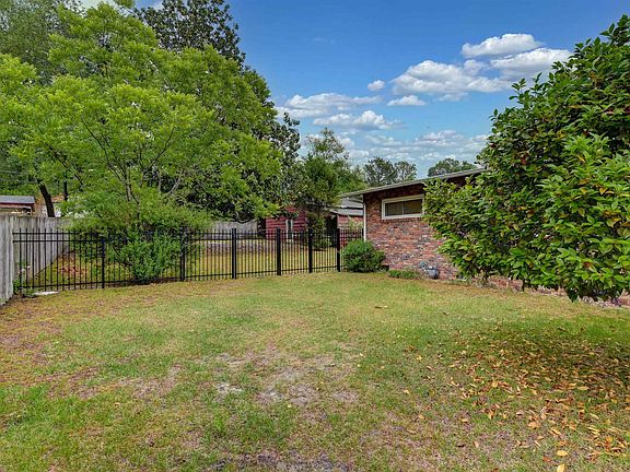 3rd image of 2027 Leesburg Rd