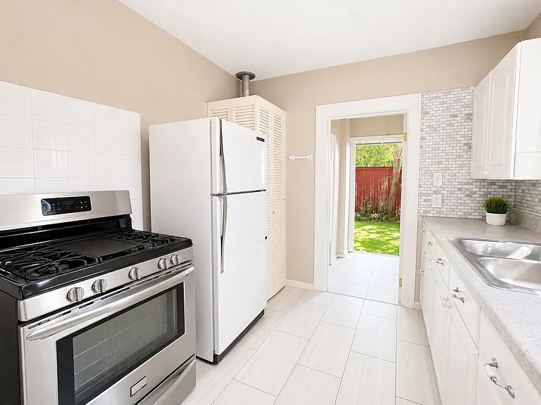 1209 N Carroll Ave — Photo 5