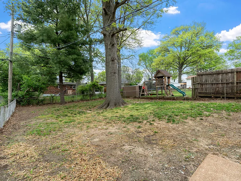 9009 Gedde Ave — Photo 35