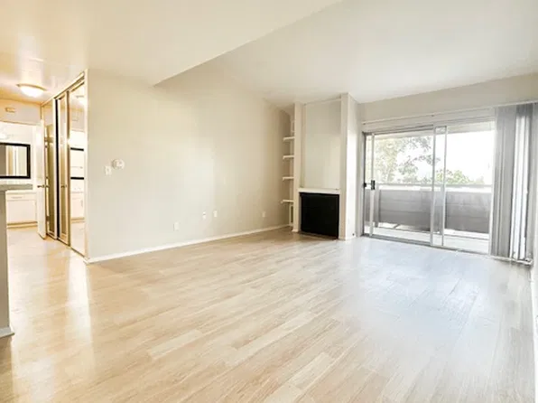 1621 Hotel Cir S, San Diego, CA