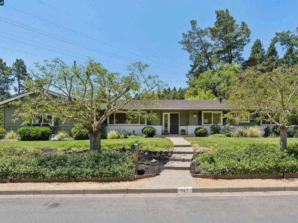 247 Corliss Dr, Moraga, CA 94556