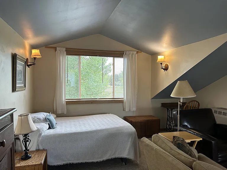 439A S Tyler Avenue Ave — Photo 5