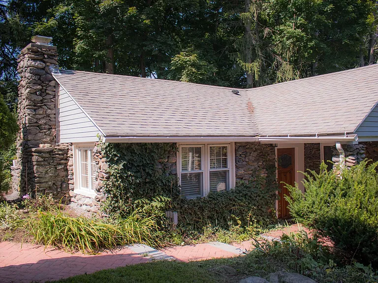 70 Newton St — Photo 1