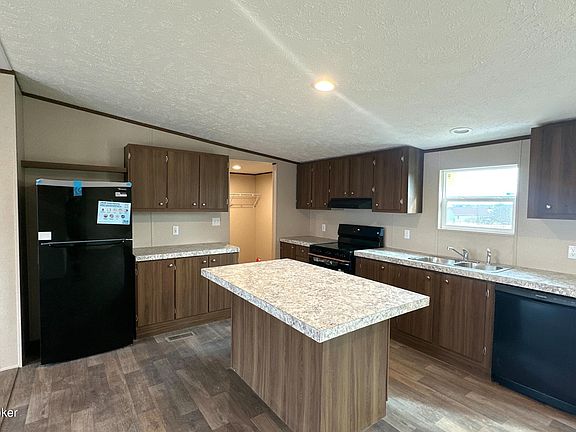 4th image of 217 Joyce Ct