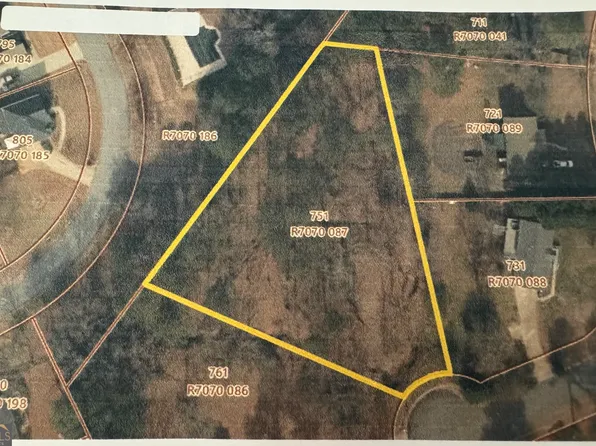 751 Brighton Dr, Lawrenceville, GA 30043