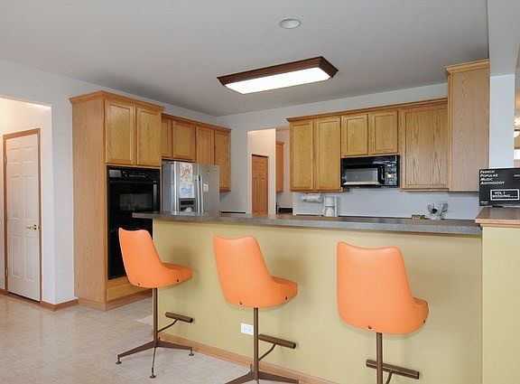 4th image of 360 Kensington Dr
