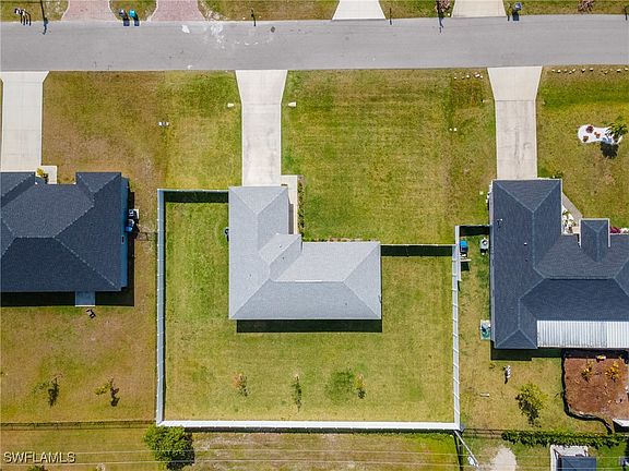 4th image of 501 NW 3rd Ln