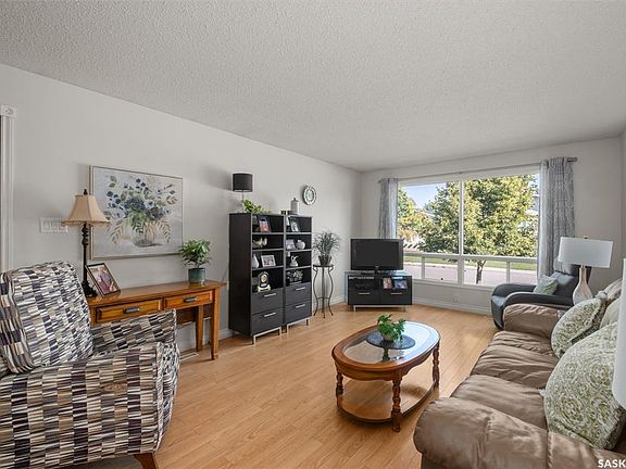 2nd image of 21 Plaxton PLACE