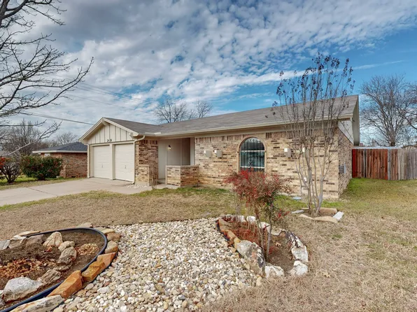 2438 Woodside Dr, Grand Prairie, TX 75052