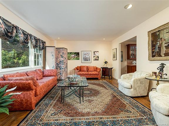 5th image of 89 Riverbank Dr
