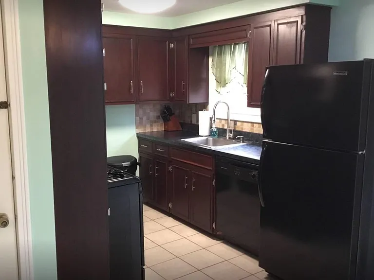 204 Thorncliff Rd — Photo 5