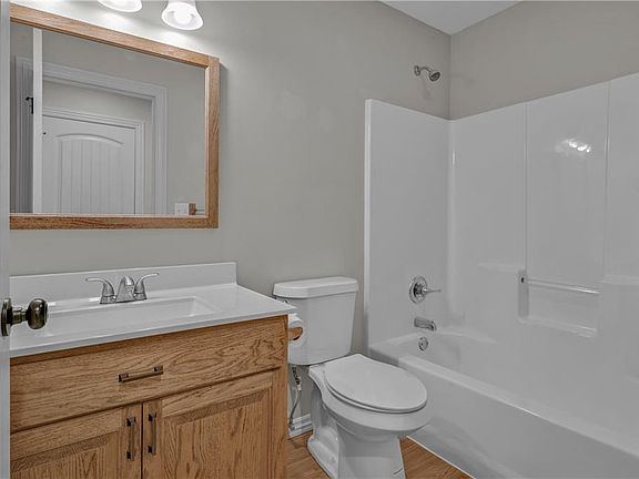 5th image of 203 E Adams St