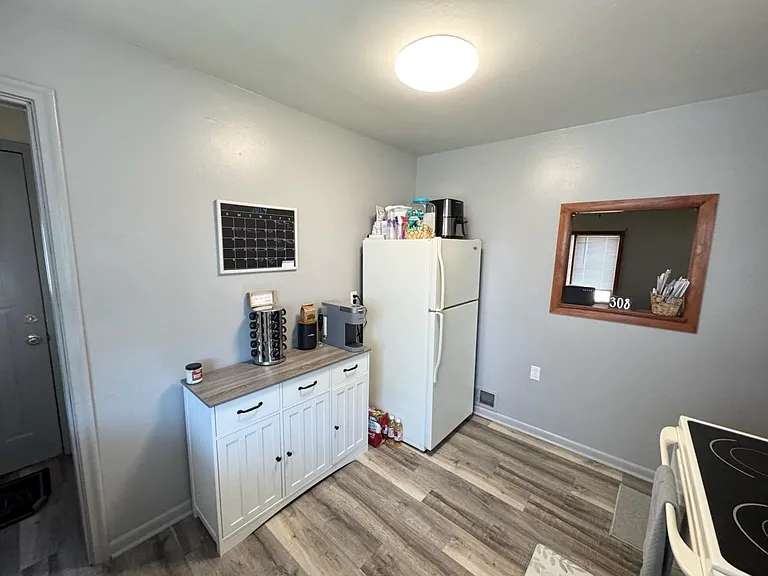 802 E E St #G — Photo 5