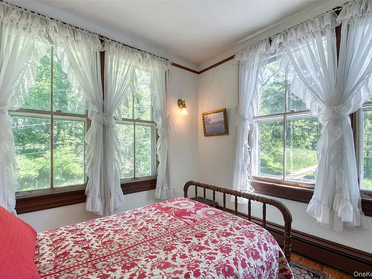 100 Maple Ln — Photo 17