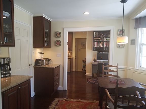 5th image of 640 Forest Ave