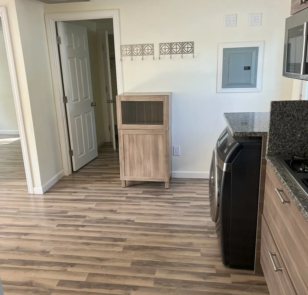 3 bed, 1.5 bath, 615 sqft, $2,900 — Photo 3