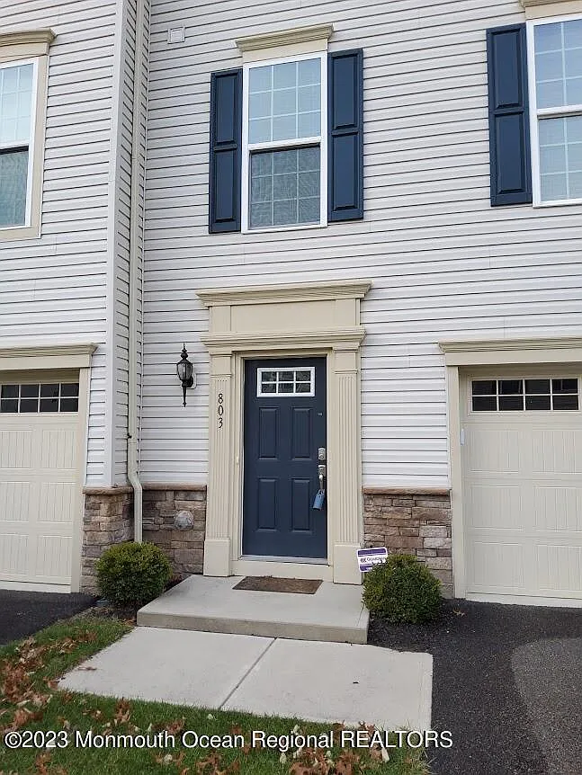 2 bed, 2.5 bath, 1696 sqft, $3,150 — Photo 2