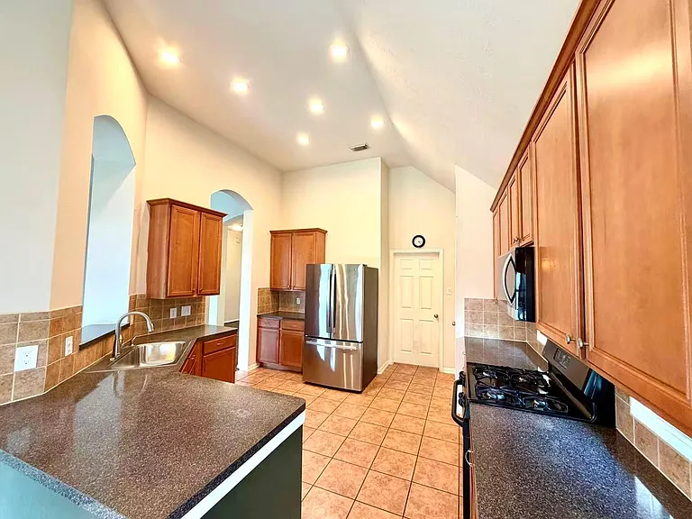 7018 Paradise Park Bnd — Photo 3