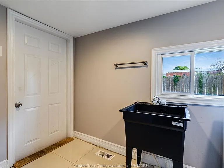 1672 Elgin St — Photo 22