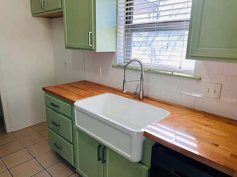 1011 Westgate Dr — Photo 8
