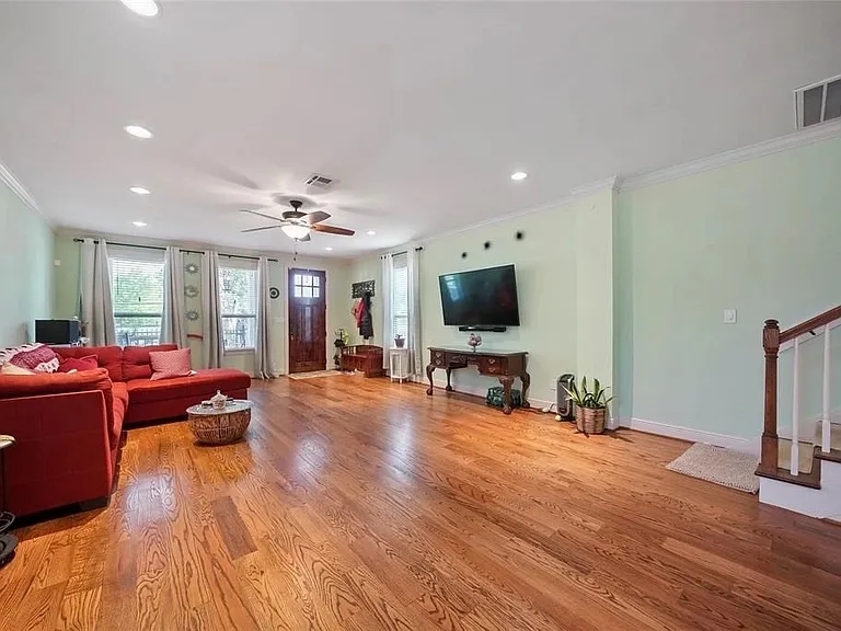 1420 E 31st St — Photo 5