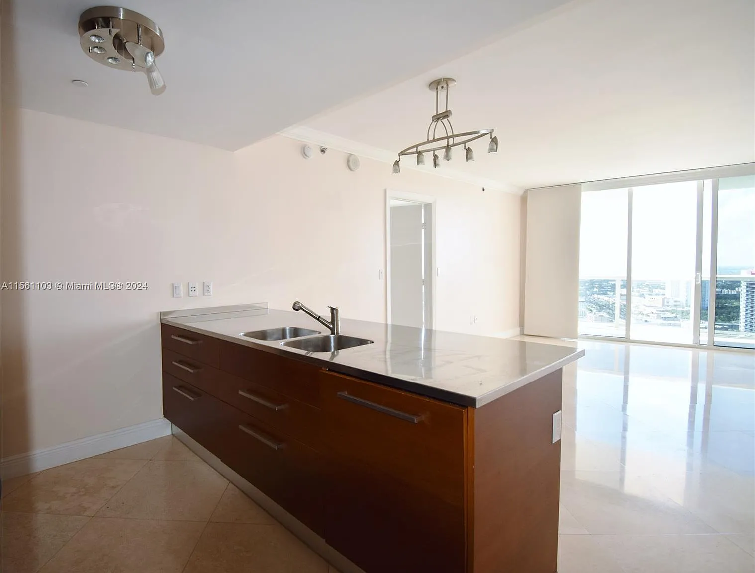 2 bed, 1086 sqft, $4,200 — Photo 2