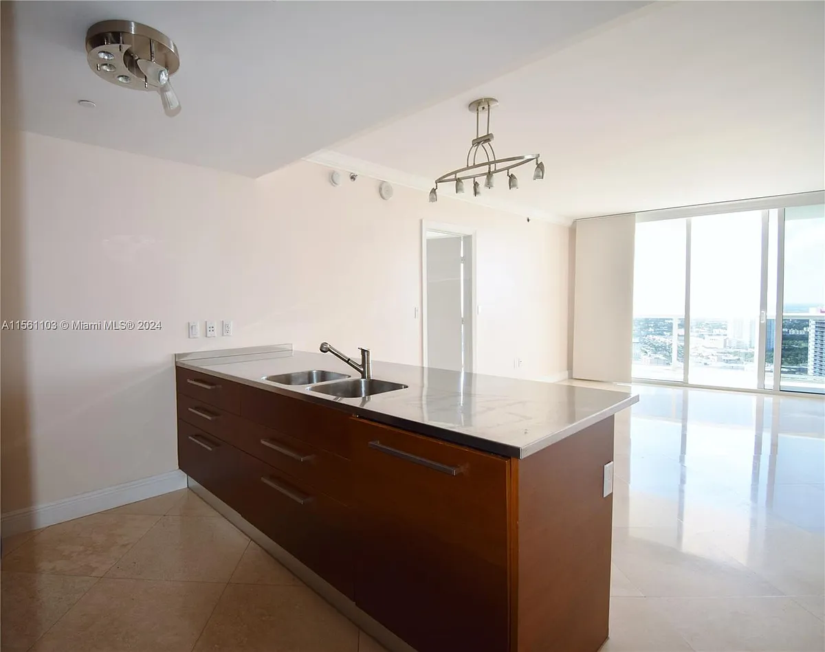 Building Photo - 1850 S Ocean Dr #3706