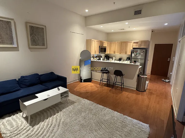 405 Washington St — Photo 1
