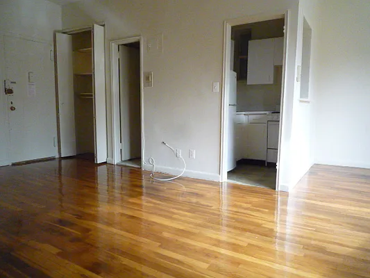 Rented by DSA Realty Midtown West | media 19